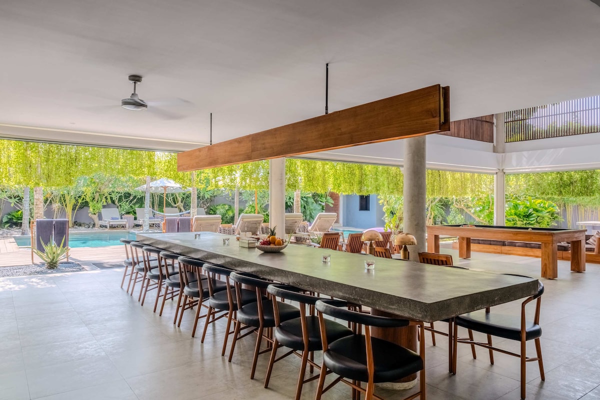 Address Bali Villa dining setup for a welcome dinner